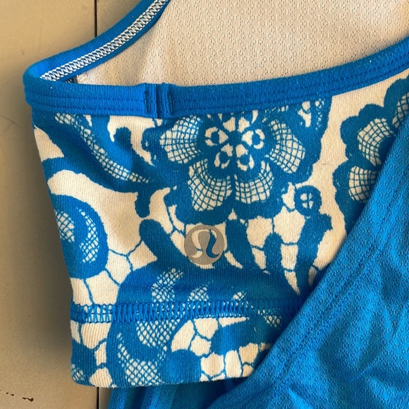 Lululemonm tank w built-in padded sports braw - Picture 4 of 8